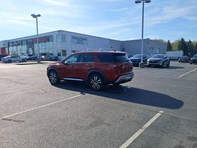 2023 Nissan Pathfinder Platinum