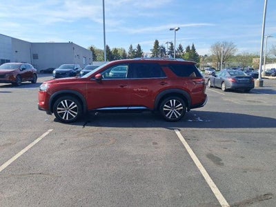 2023 Nissan Pathfinder Platinum