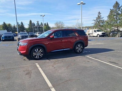 2023 Nissan Pathfinder Platinum