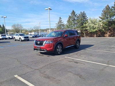 2023 Nissan Pathfinder Platinum