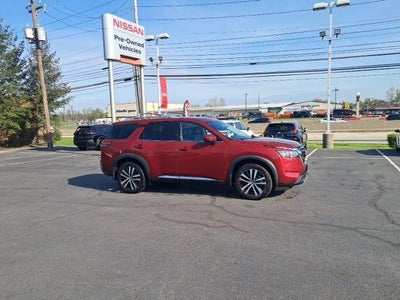 2023 Nissan Pathfinder Platinum