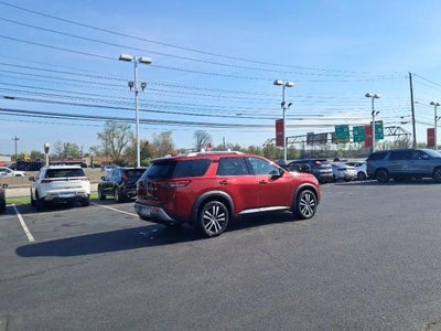 2023 Nissan Pathfinder Platinum