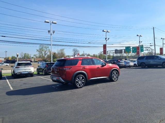 2023 Nissan Pathfinder Platinum