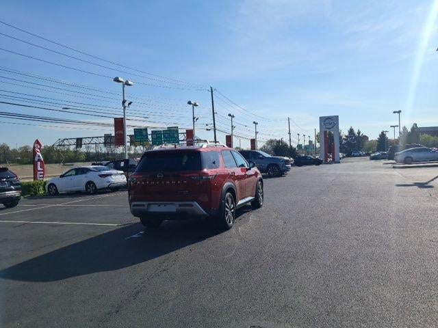 2023 Nissan Pathfinder Platinum