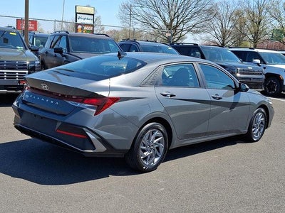2024 Hyundai ELANTRA SEL IVT