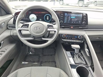 2022 Hyundai ELANTRA SEL IVT