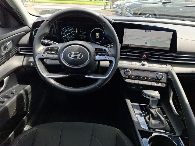 2024 Hyundai ELANTRA SEL IVT