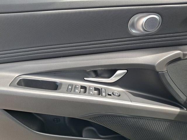 2024 Hyundai ELANTRA SEL IVT