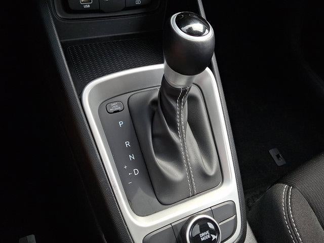 2025 Hyundai VENUE SEL IVT