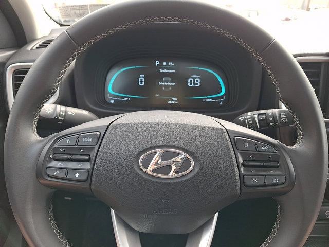 2025 Hyundai VENUE SEL IVT