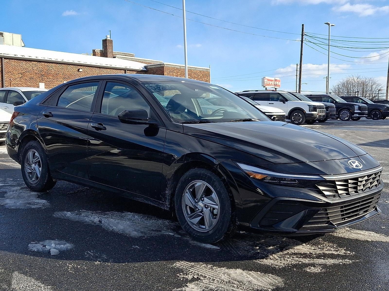 2024 Hyundai ELANTRA SE